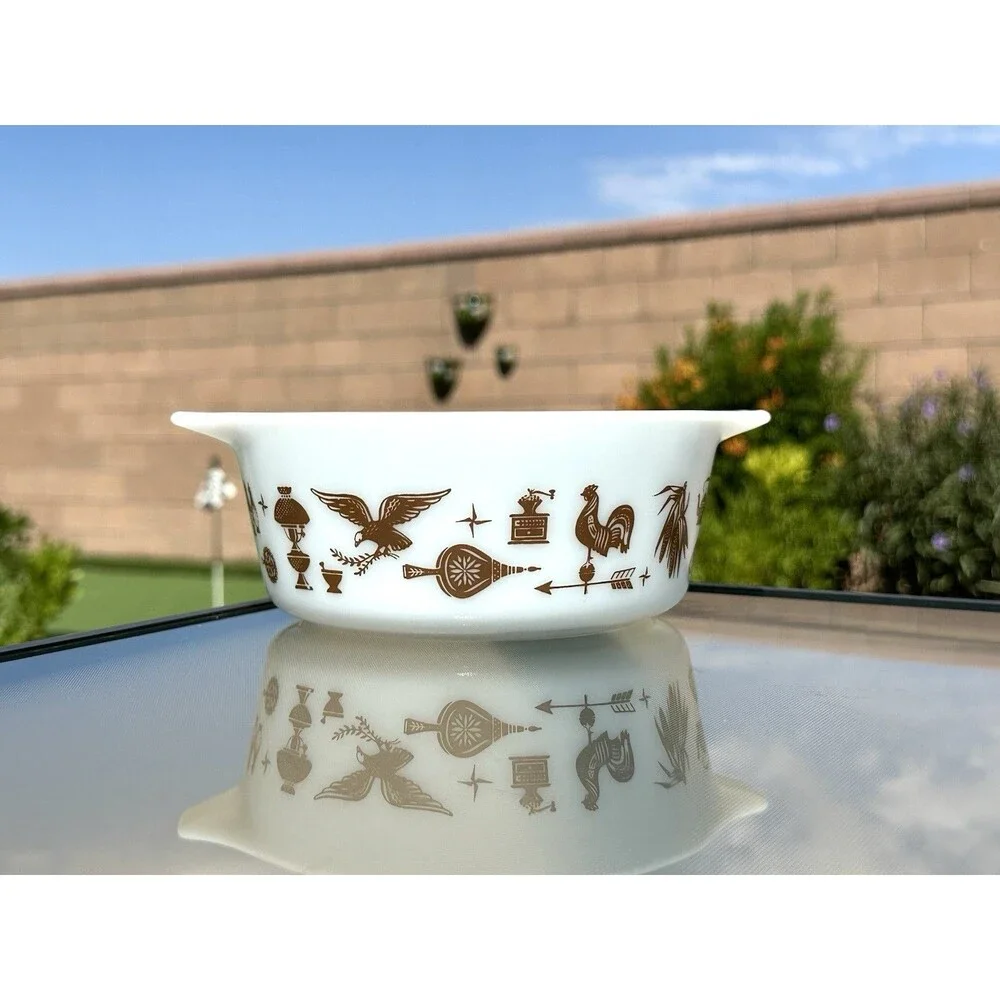 VTG PYREX Early American 1.5 Pint 472 Round Casserole Dish Milky White & Brown